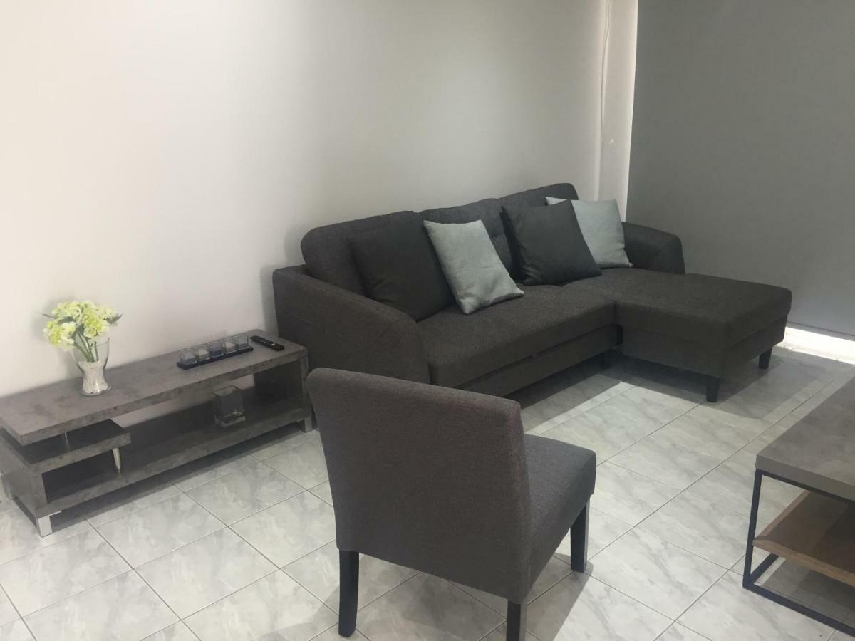 Modern Apartment In Paphos Town Centre Bagian luar foto