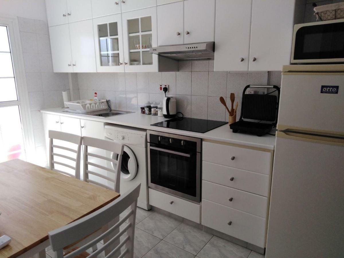 Modern Apartment In Paphos Town Centre Bagian luar foto